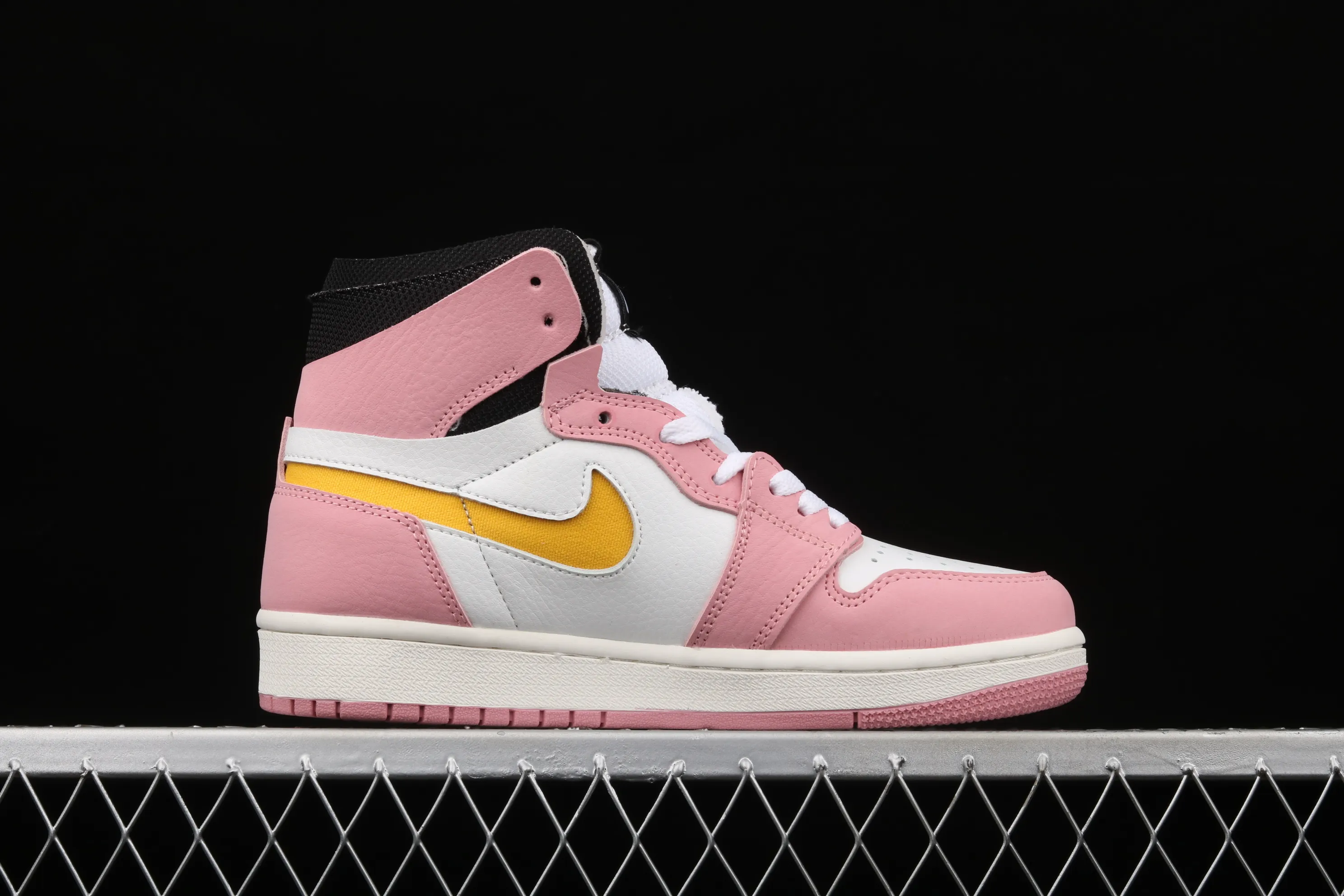 All categories Air Jordan Jordan series basketball shoes Air Jordan 1 High Z version Air Jordan 1 Zoom CMFT AJ1 Joe 1 pink glaze CT0979-601